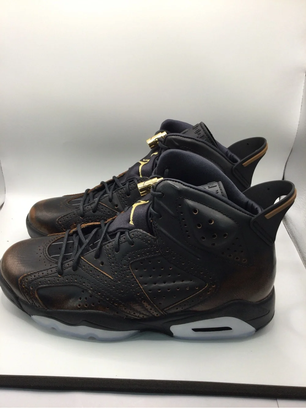 Jordan Men's Black Sneakers with Gold Jumpman